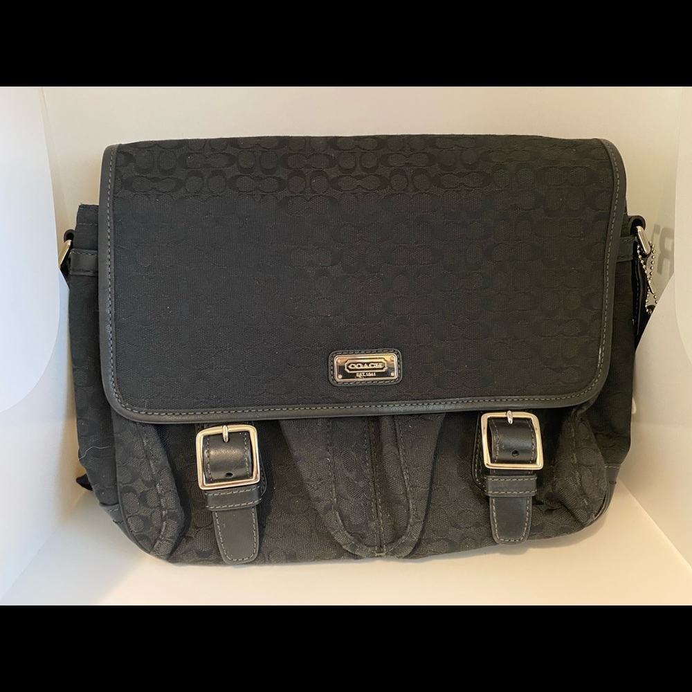 Coach Signature Messenger Bag. Gem